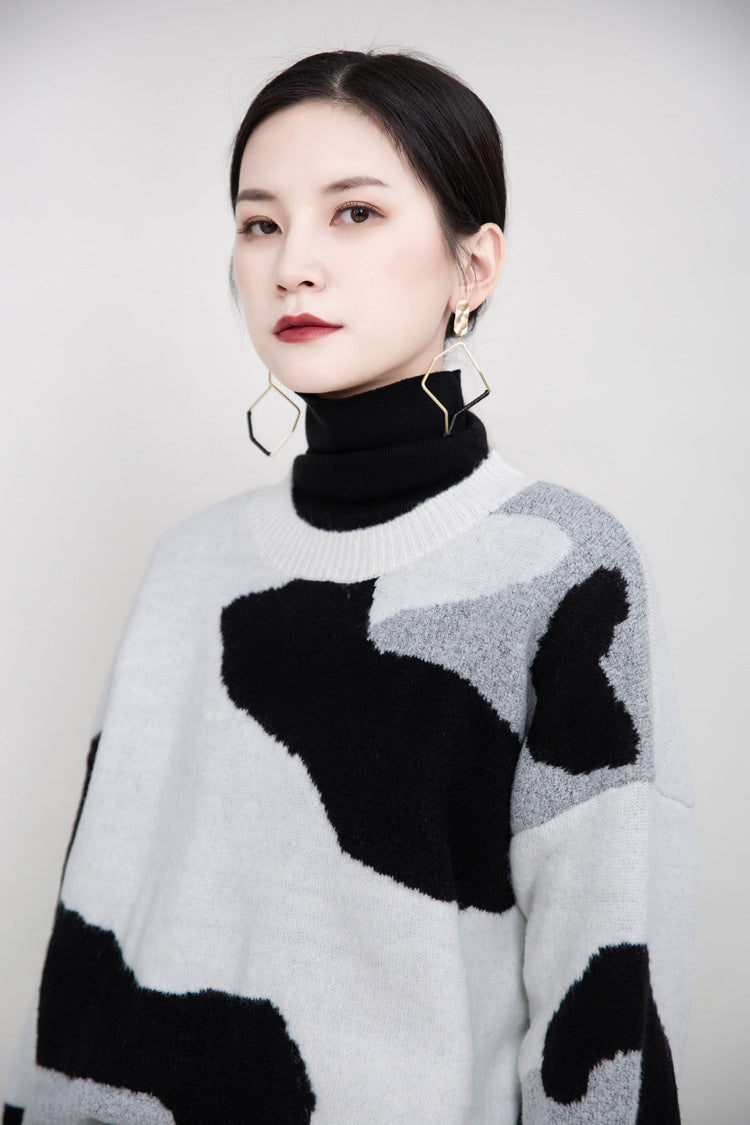 Women's Cow Round Neck Pullover Knitted Sweater