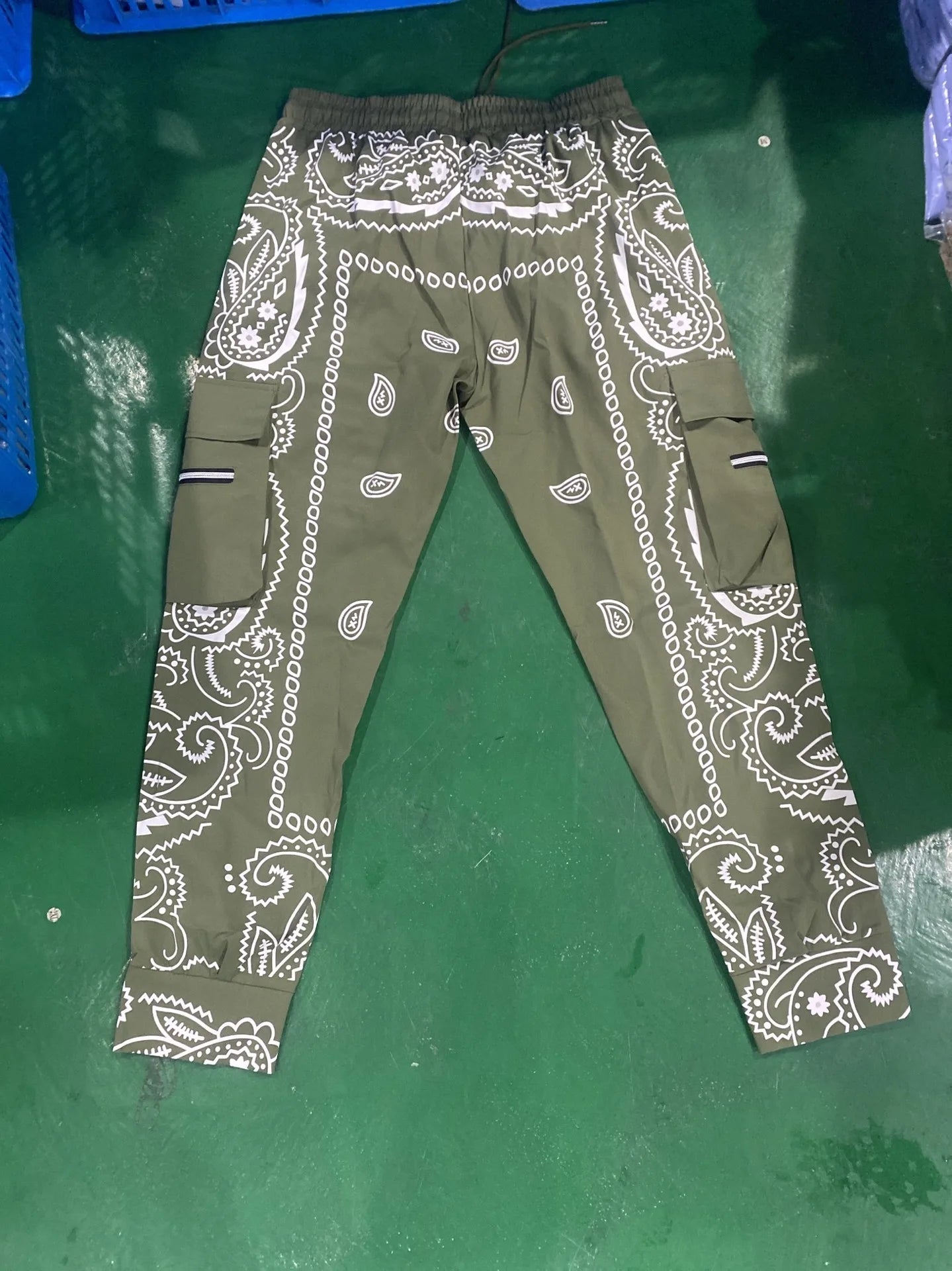 New Men's Cargo Pants Trend Printed Loose Hip Hop Fashion Street Wear Big Pocket Overalls Men Bright Color Four Seasons Trousers