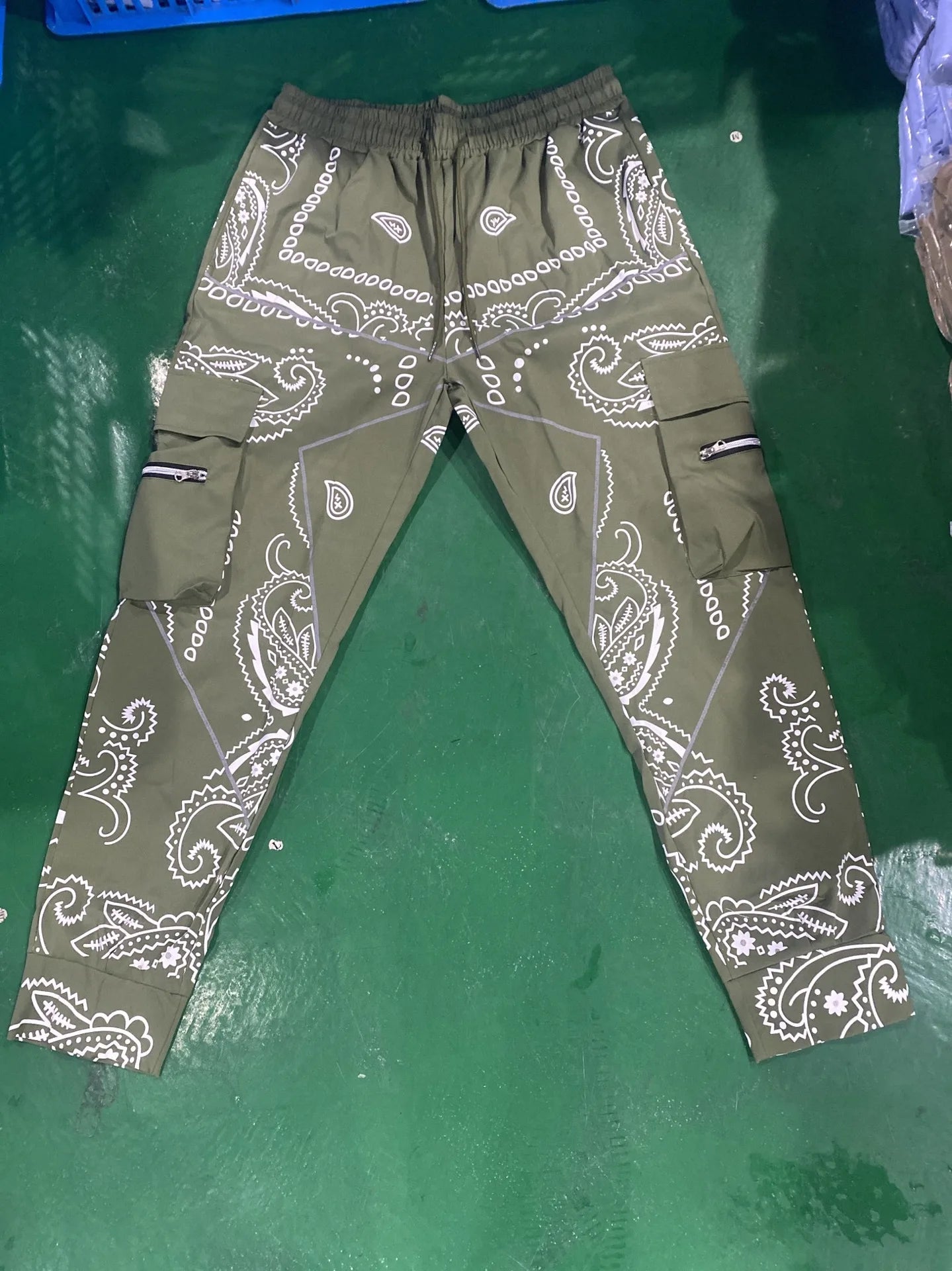 New Men's Cargo Pants Trend Printed Loose Hip Hop Fashion Street Wear Big Pocket Overalls Men Bright Color Four Seasons Trousers