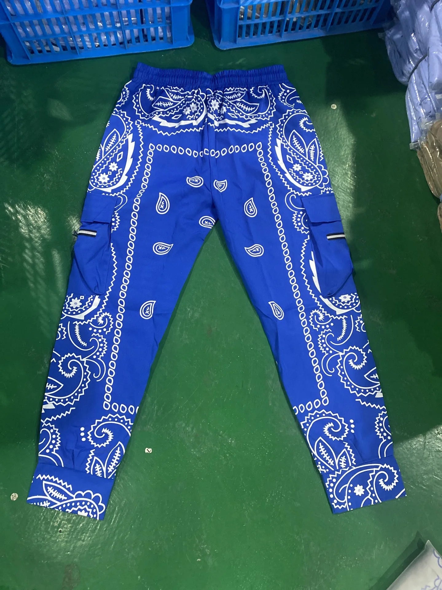 New Men's Cargo Pants Trend Printed Loose Hip Hop Fashion Street Wear Big Pocket Overalls Men Bright Color Four Seasons Trousers