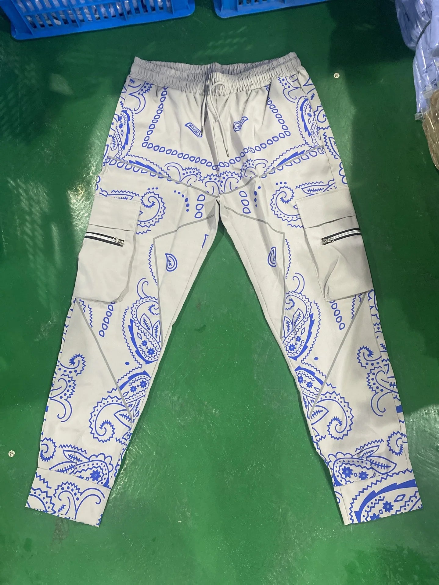 New Men's Cargo Pants Trend Printed Loose Hip Hop Fashion Street Wear Big Pocket Overalls Men Bright Color Four Seasons Trousers